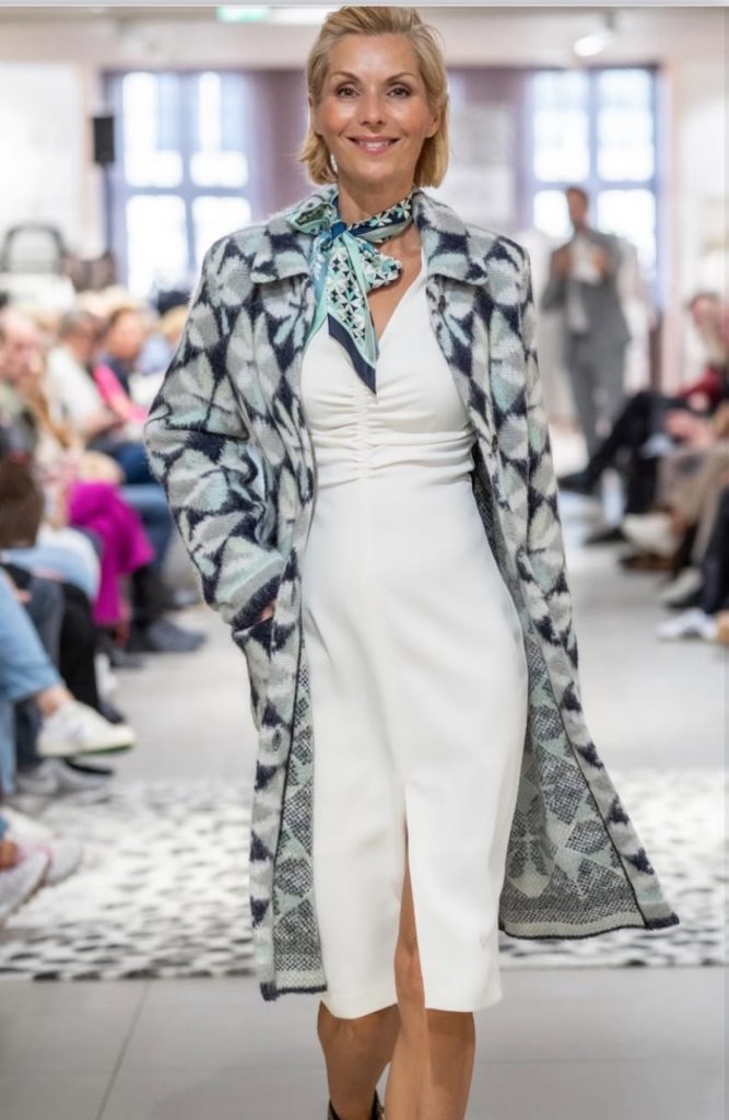 Anja Professionelles Commercialmodel