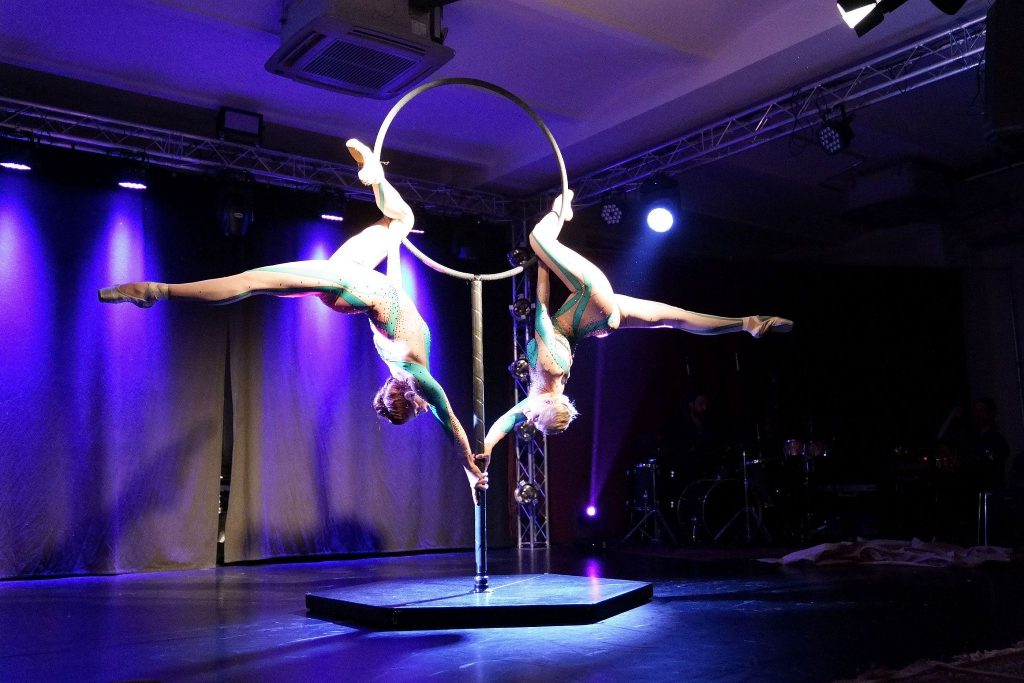 Pole Artist Tänzerin Model