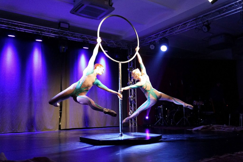 Pole Artist Tänzerin Model