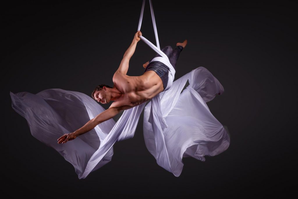 Tuchartist und Vertikale Fashion Show