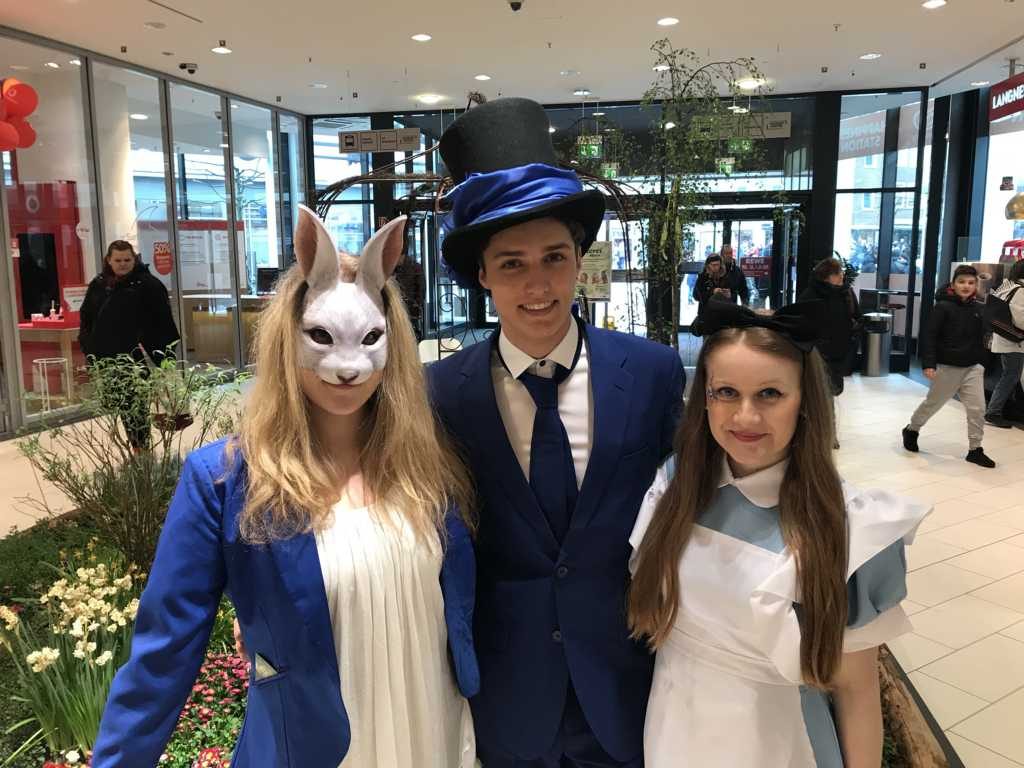 Alice im Osterwunderland