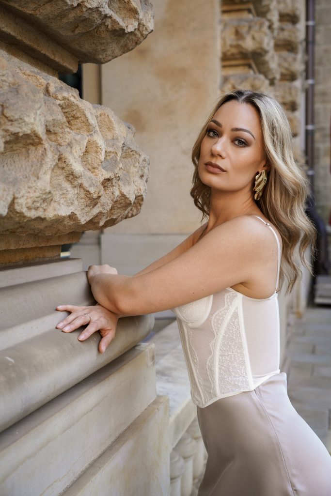 Model& & Musicaldarstellerin