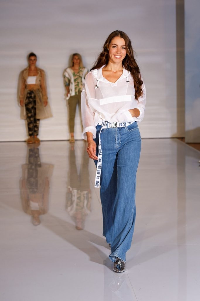 Commercialmodel & Sängerin