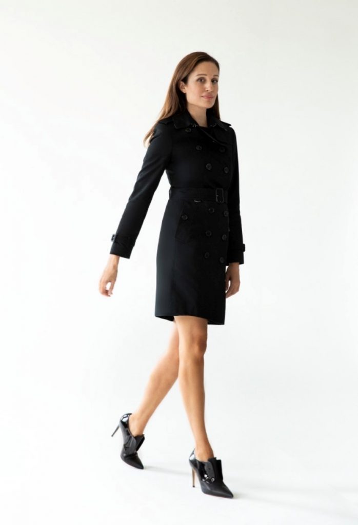 Commercial Madel - Modern Women
